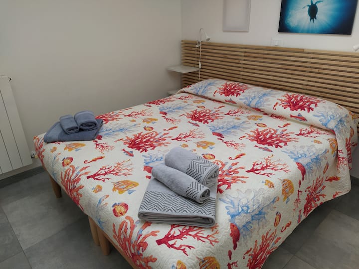 Bedroom with queen size bed