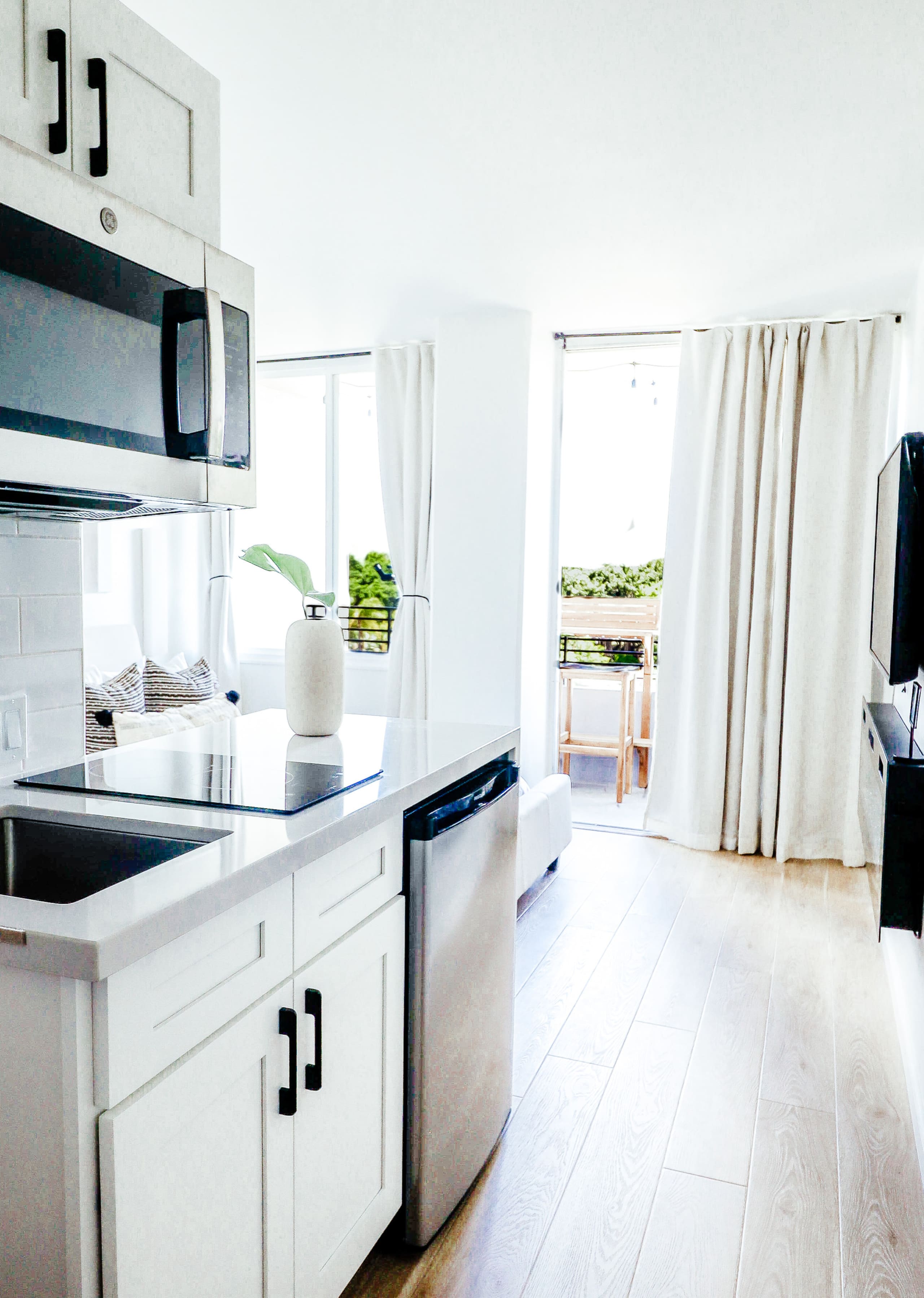 Condo in Honolulu · ★4.87 · 1 bedroom · 1 bed · 1 bath - Image 23