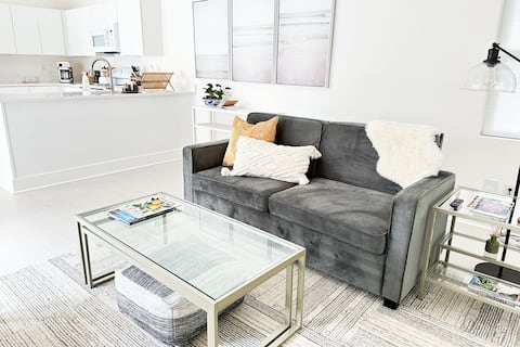 Popular Airbnb listing: Silverlight Cottage in Park Circle in North Charleston