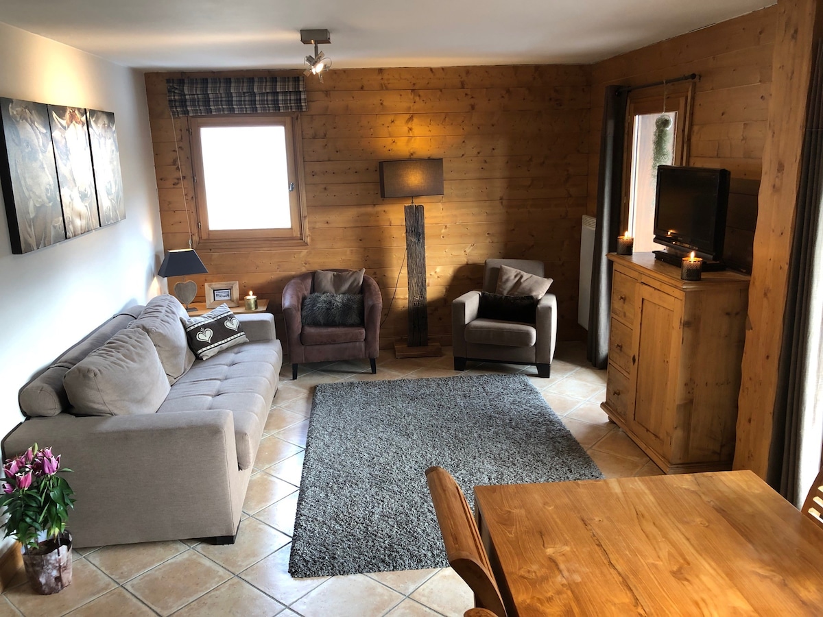 Propriété Airbnb réussie: Superb cozy apartment, pool terrace, elevator. à Cohennoz