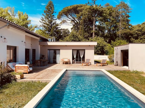 Large villa with pool between sea and vineyards