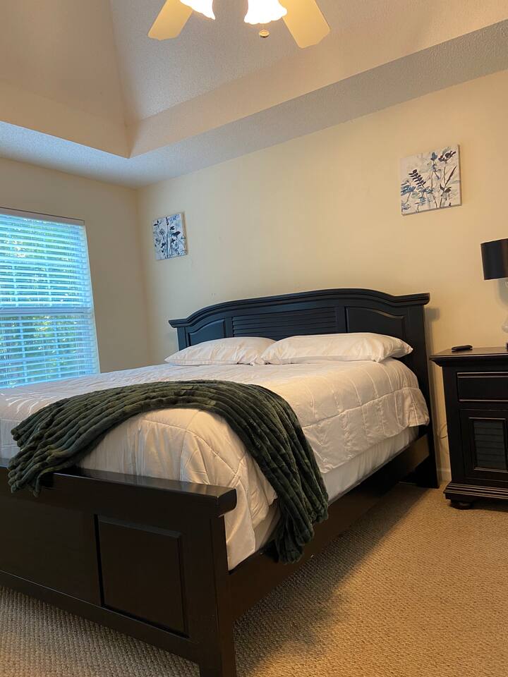 Casa tranquila de 3 dormitorios con privacidad - Airbnb