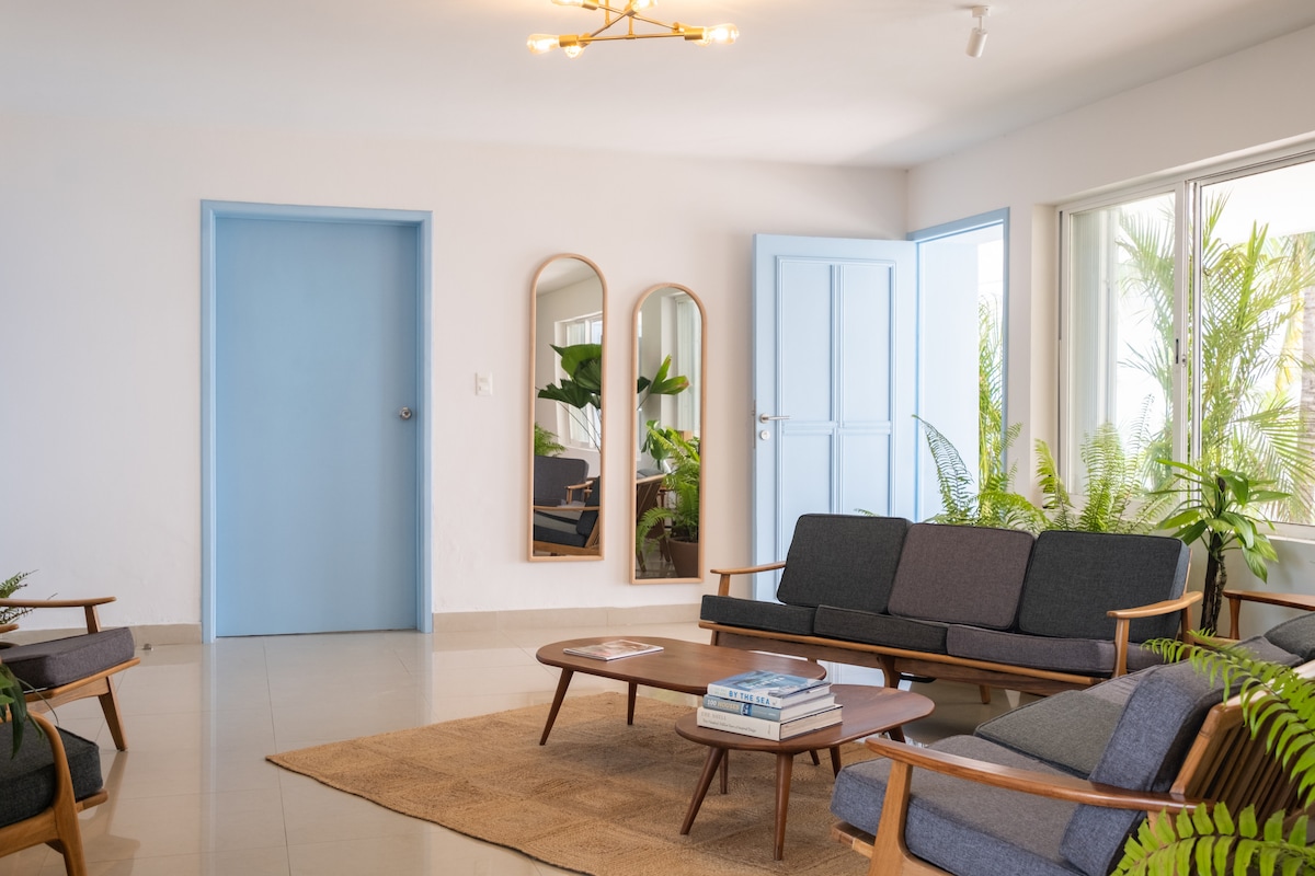 Top Airbnb: Gorgeous Beach Front House in Quintana Roo