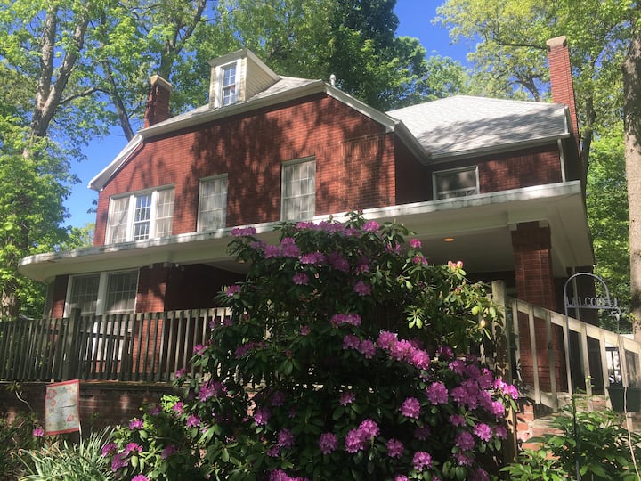 2 x 2 plus you, large brick amongst the oaks. Houses for Rent in