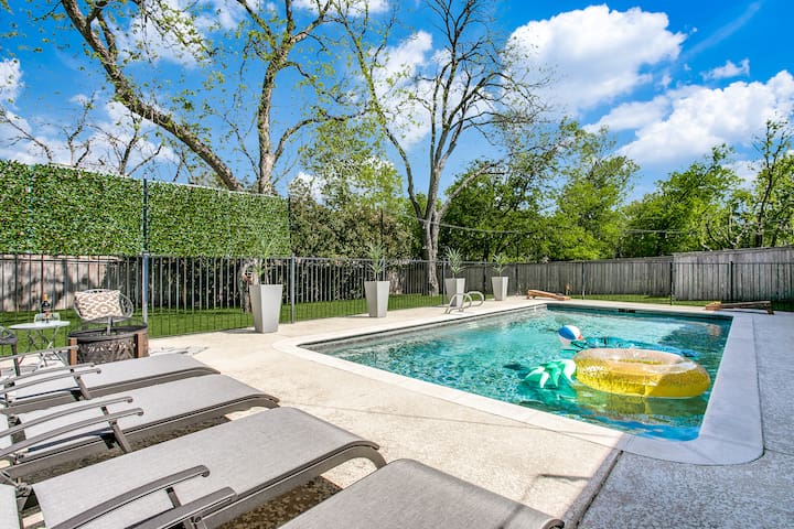 Cowtown Oasis w/ Gated Pool, Huge Backyard, BBQ!