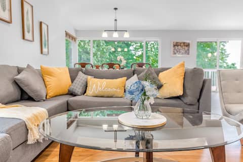 6B4B Spacious House near Airport