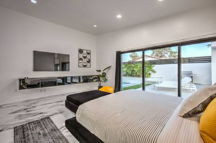 LuxuryVilla,5BR 4.5BA Pool/Jacuzzi gallery image 3