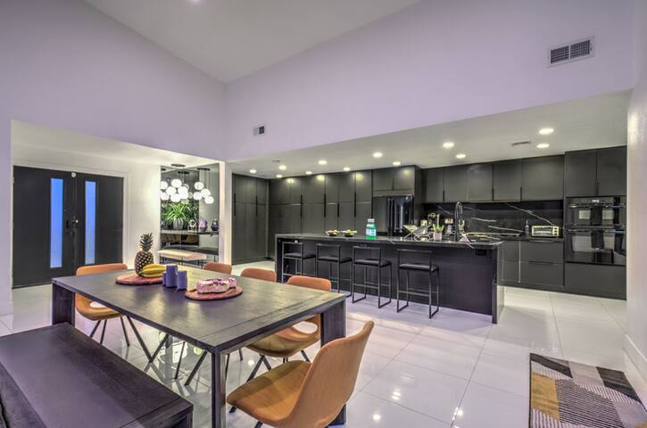 LuxuryVilla,5BR 4.5BA Pool/Jacuzzi gallery image 5