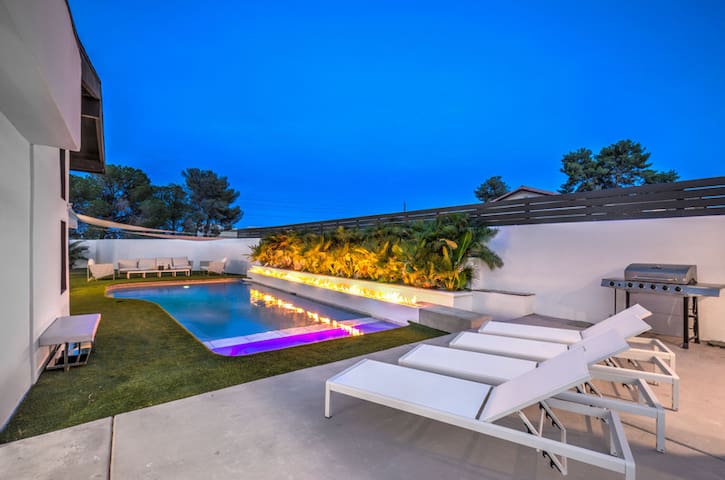 LuxuryVilla,5BR 4.5BA Pool/Jacuzzi gallery image 2