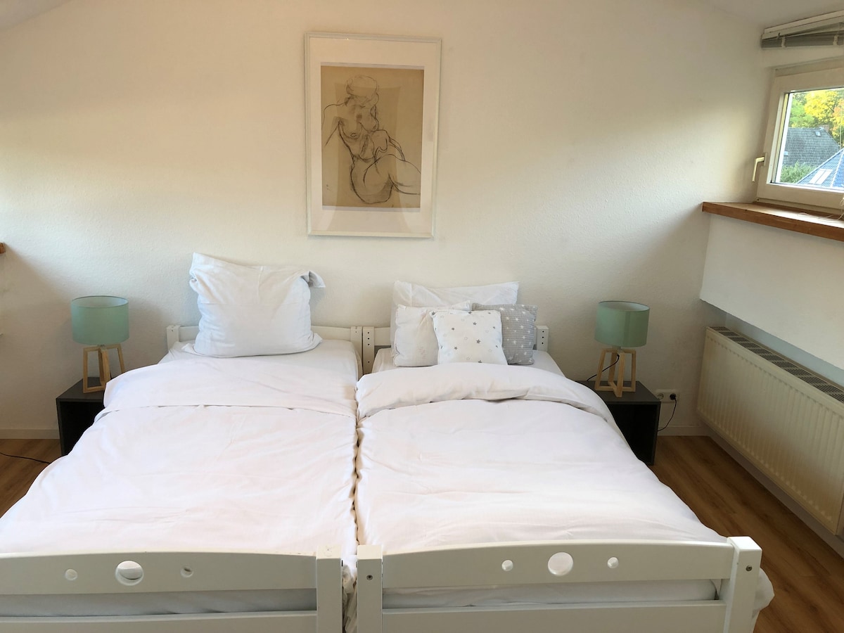 שימוש יחיד בחדר השינה. ניתן לנעול את החדר.  