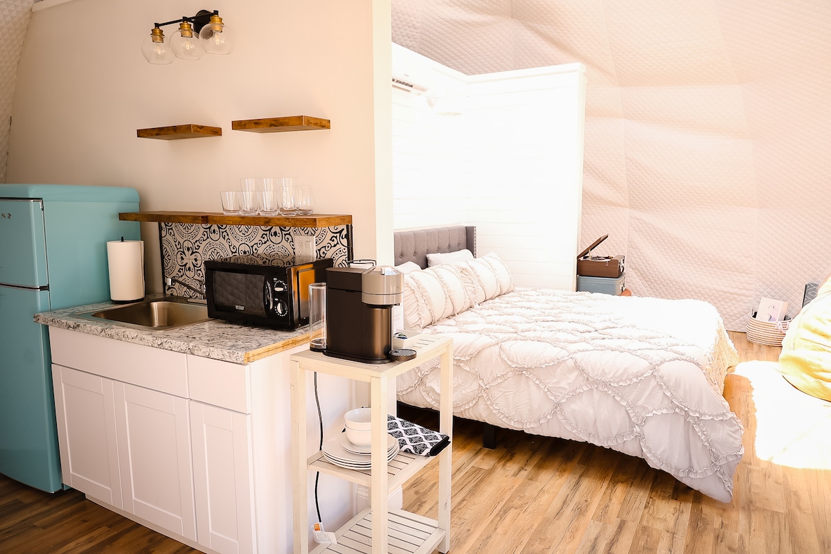 Fox Wood Dome with Cedar Hot Tub, Mountain Views - Dome houses for