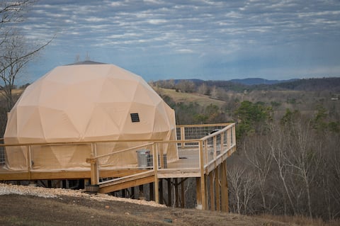 GeoDome w/AC, Indoor Soaking Tub & Mountain Views