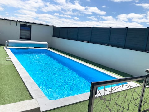 Cozy house with pool