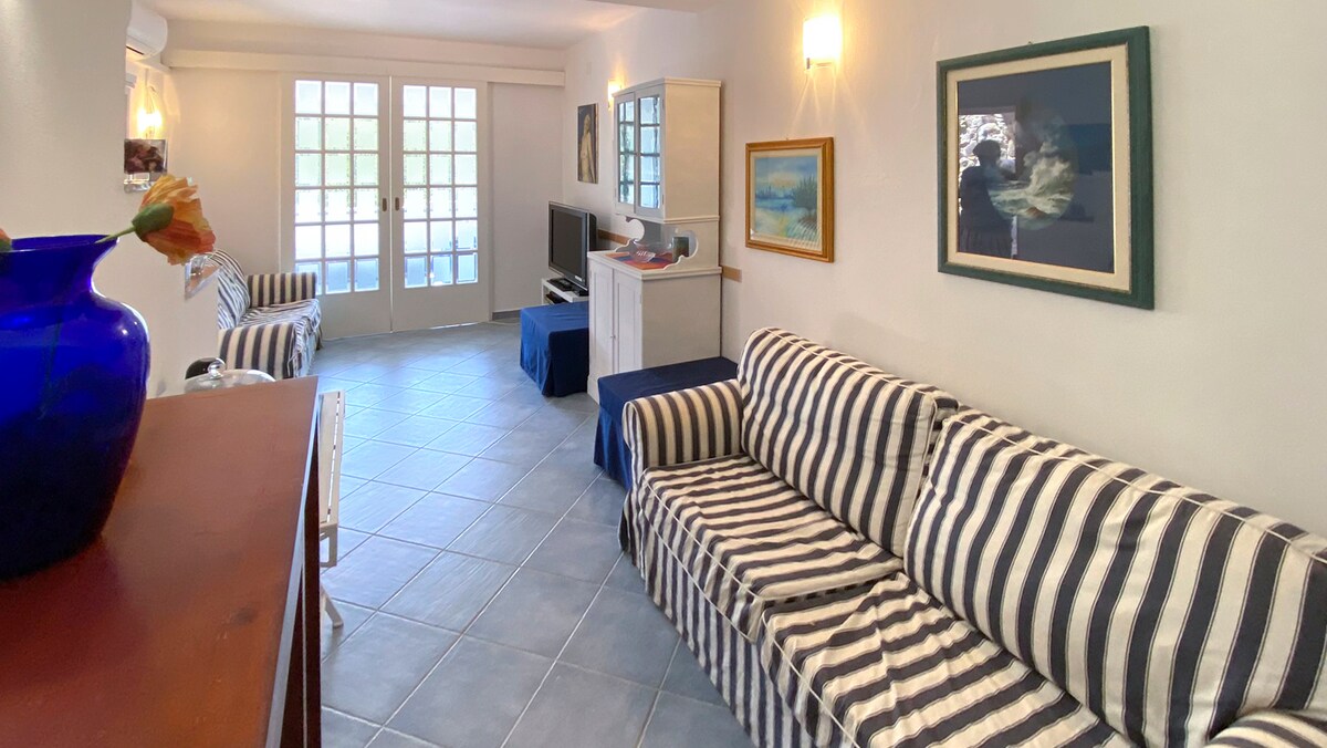 дневна соба на среден кат 