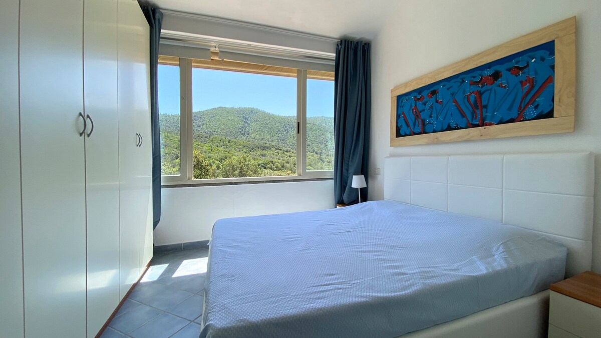 Спална соба 2, двоен кат, поглед кон базен на првиот кат