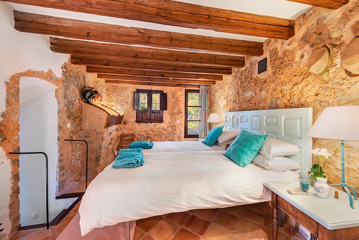 Spavaća soba u prizemlju - stara stabilna, rustikalna i najzanimljivija spavaća soba u kući