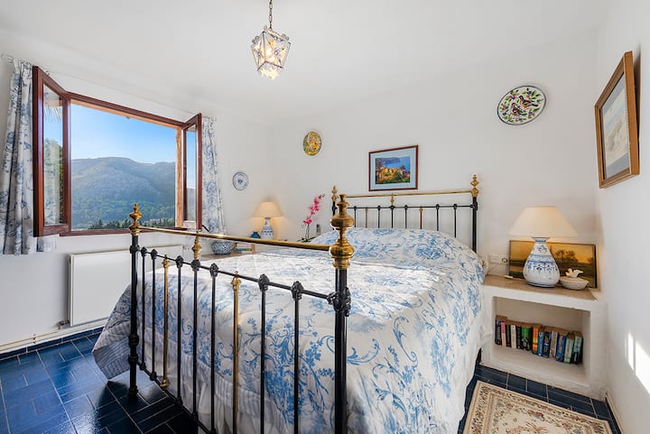 Spavaća soba na drugom katu s senzacionalnim pogledom na planine
