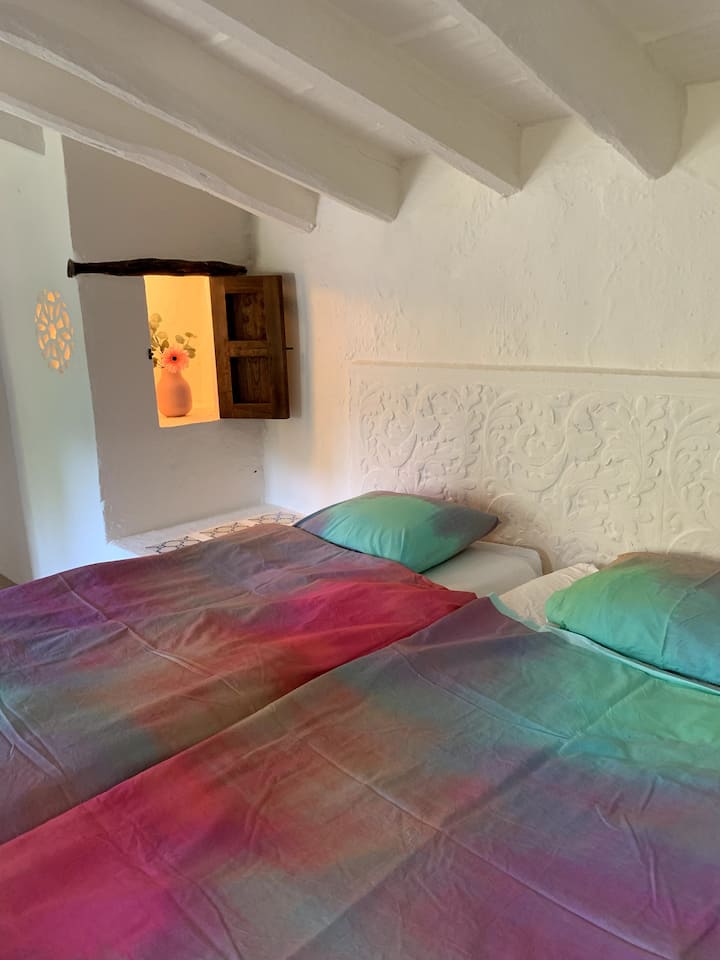 Spavaća soba na drugom katu - sve je živopisno i ugodno