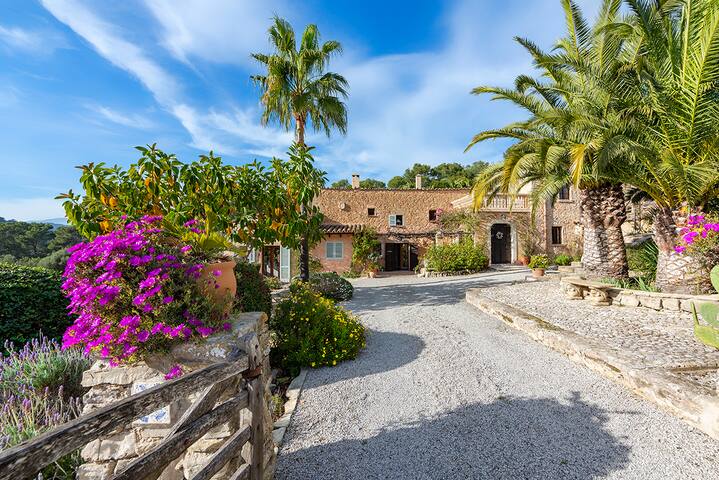 Traumoase mit Bergpanorama und Pool gallery image 2