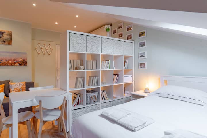 سرير مزدوج ورف كتب 