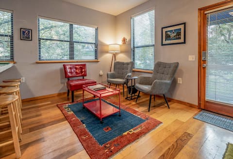 Top performing Airbnb: Treetop Studio apartment near Barton Springs in Barton Hills