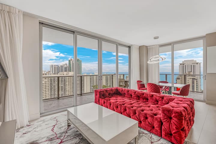 ✨ Добре дошли в нашия новопостроен апартамент на брега на океана в Hyde Beach House! Насладете се на зашеметяващи гледки, луксозни удобства и оживената енергия на Холивуд Бийч за незабравим престой.