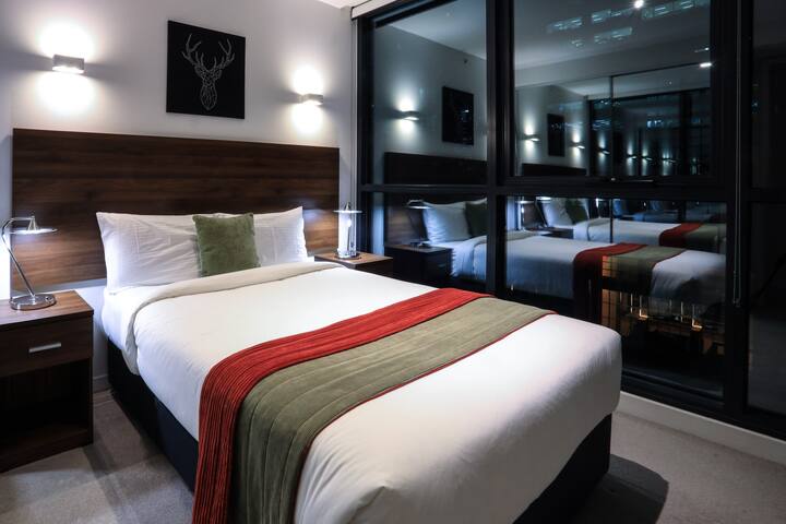 Two Bedroom Two Bathroom Apt on Flinders Street gallery image 4