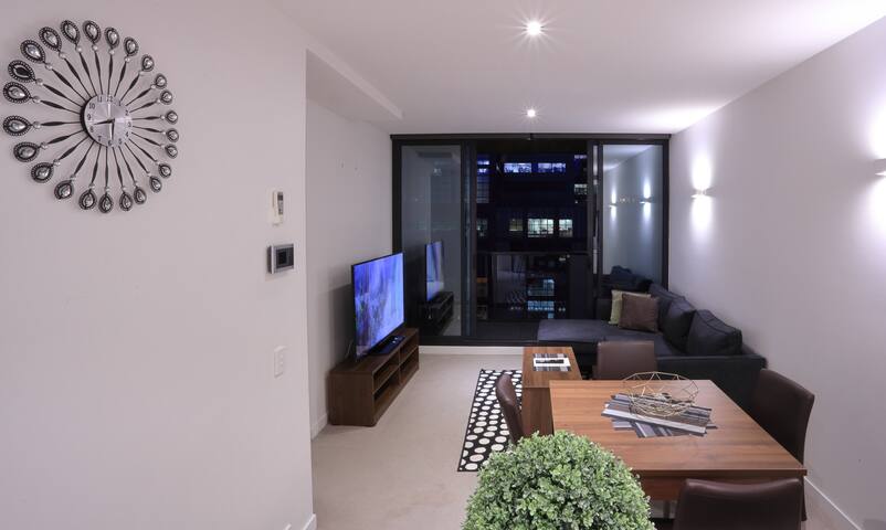 Two Bedroom Two Bathroom Apt on Flinders Street gallery image 5