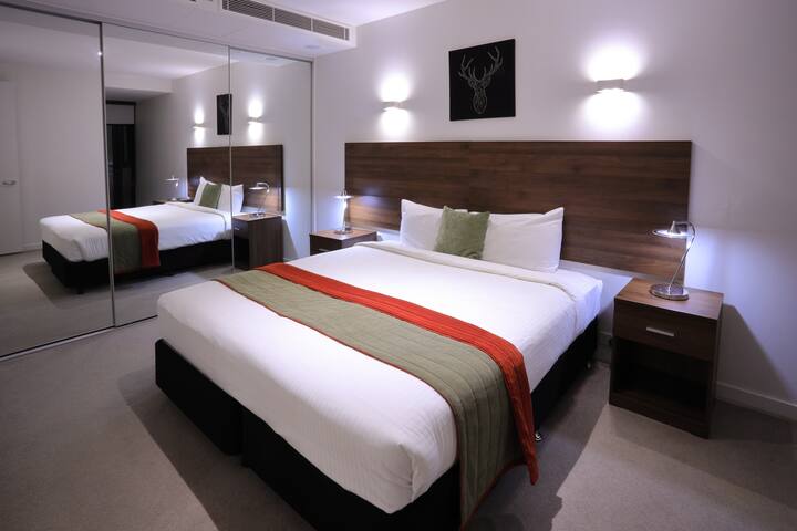 Two Bedroom Two Bathroom Apt on Flinders Street