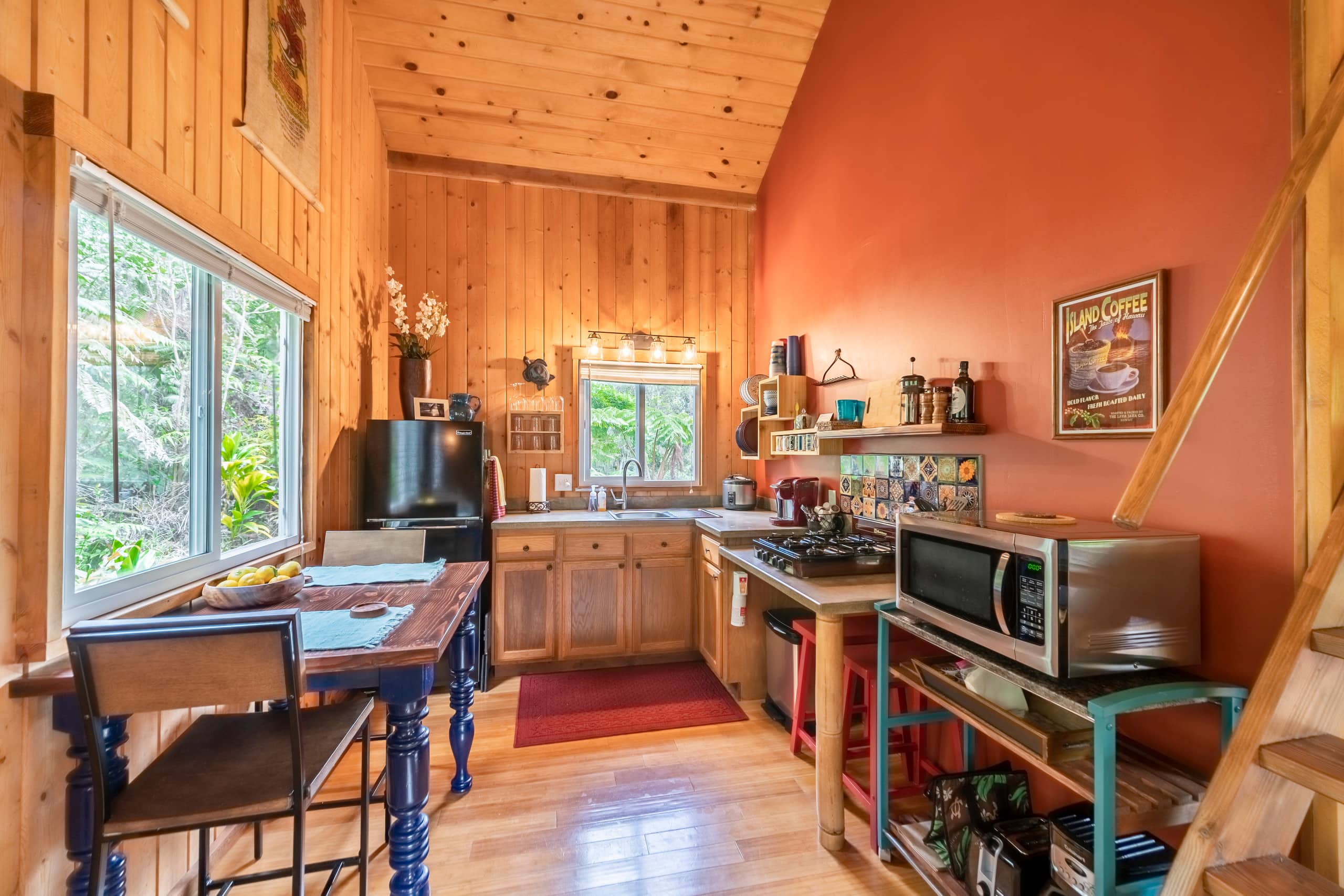 Cabin in Mountain View · ★4.95 · 2 bedrooms · 3 beds · 1 private bath - Image 4