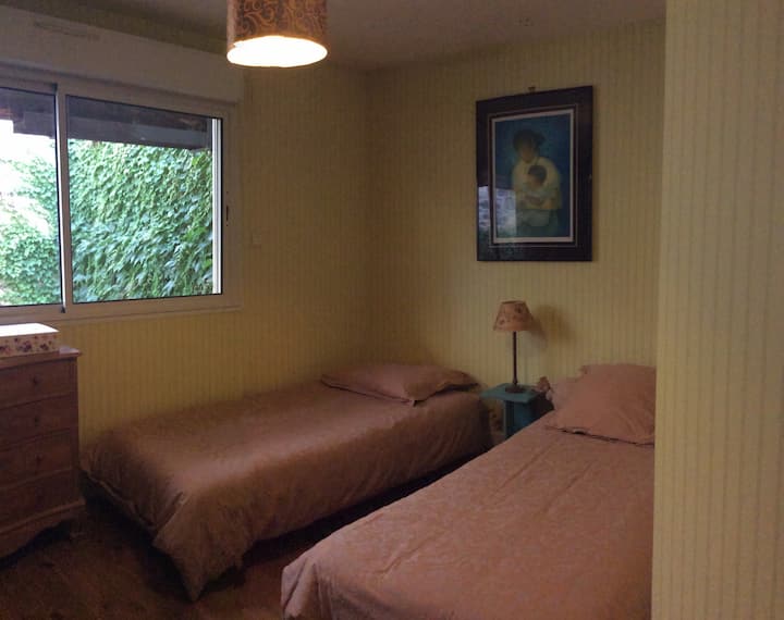 Საძინებელი 3 პატიოზე: ორი საწოლი 90