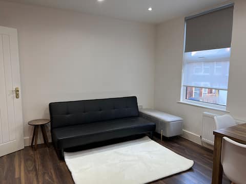 Successful Airbnb property: New 1 bed flat in Central Harrow in Harrow
