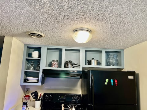 #2004 Quiet, boho, 2 bedroom condo, great location