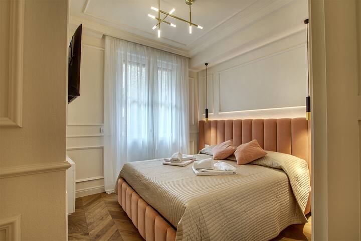 Art Apartment Luxury Ponte Vecchio Suite gallery image 2