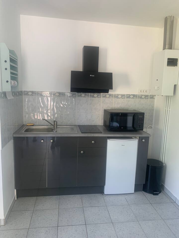 Joli Studio Tout éQuipé Avec Grande Piscine - Montceau-les-Mines