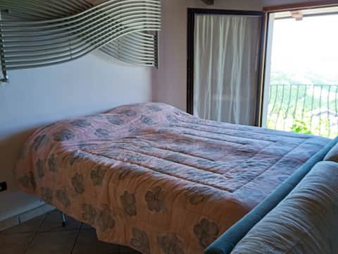 Prà Palazzo - Large room with bathroom and view