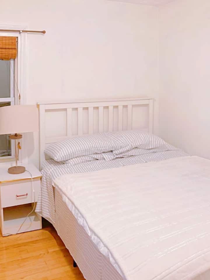 Rose garden peaceful room near Yale in east rock Houses for Rent in