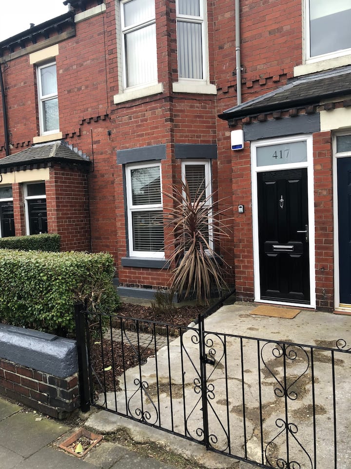 Lovely 2 bedroom apartment in desirable Gosforth Condominiums for