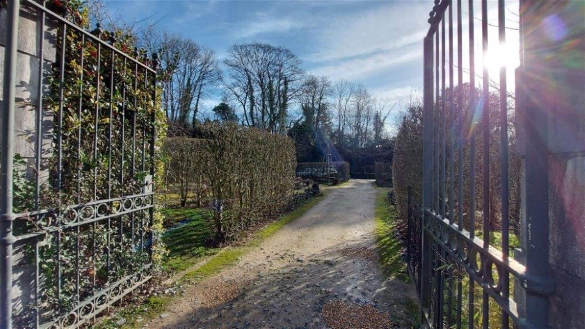 Cozy apartment + private garden, 10 min walk to the center