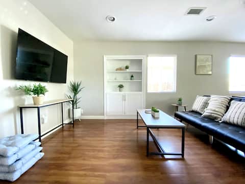 Bright Airy Home with Mountain Views