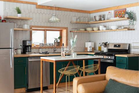 The Lakefront Loft: A Quirky Cozy Cabin in Woods
