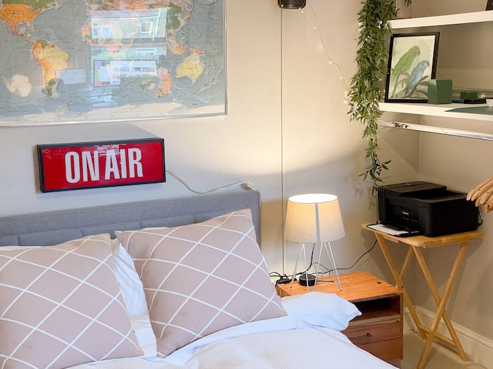 Трета спалня с двойно легло и офис пространство