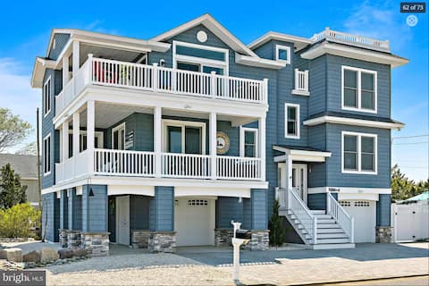 Awesome 5 bed, 5 bath - short walk to the beach!