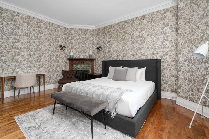 Beautiful 3 Bedroom Apartment – Downtown Montreal gallery image 5