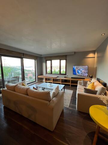 Detached house with magnificent Bosphorus view gallery image 4