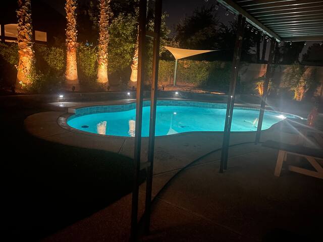 Large Vegas 5 Bedroom Home w/ Pool! gallery image 4