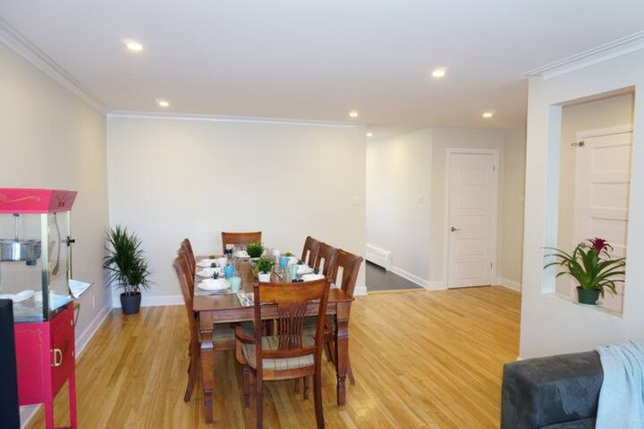 9 bedrooms, 4 bathrooms, 2 kitchens, free parking gallery image 5