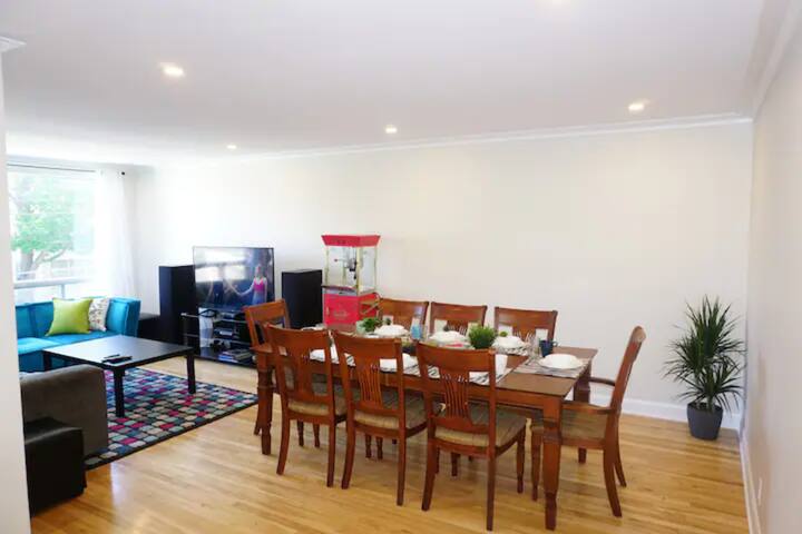 9 bedrooms, 4 bathrooms, 2 kitchens, free parking gallery image 2