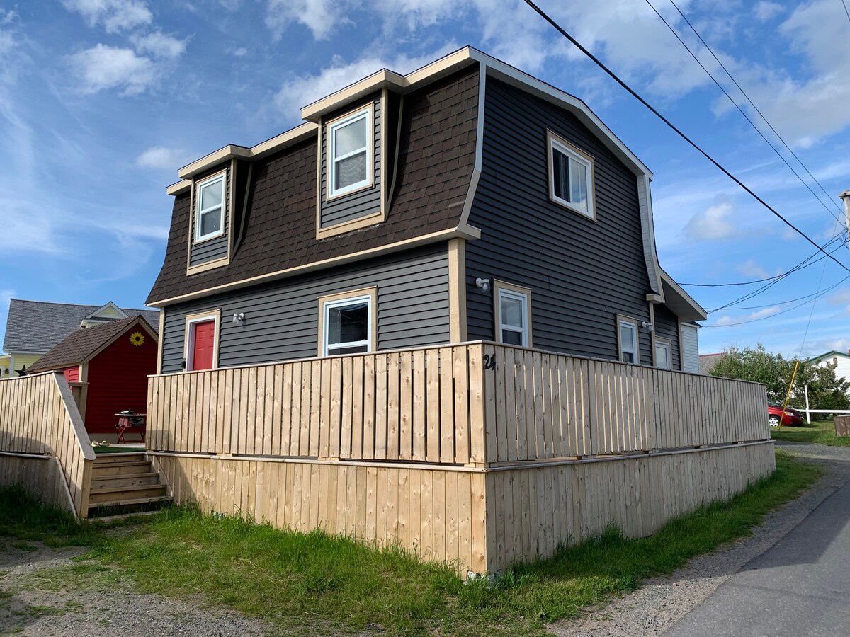Rolling Cove Cottage, Bonavista, 3 Bdrs + Hot Tub Houses for Rent in
