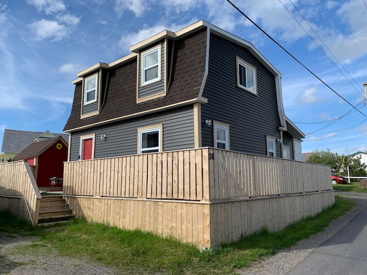 Rolling Cove Cottage, Bonavista, 3 Bdrs + Hot Tub Houses for Rent in